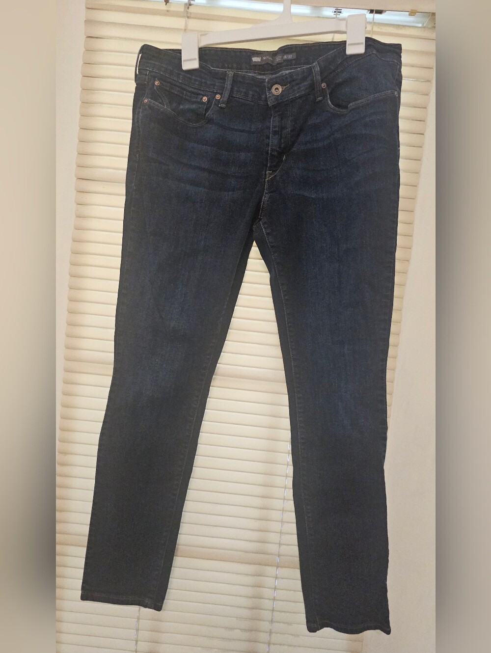 Levi’s Slight Curve Mid-Rise Skinny Jeans Dark Wash Size 16/33